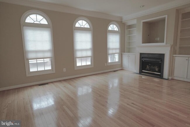 Building Photo - 1609 Leeds Castle Dr