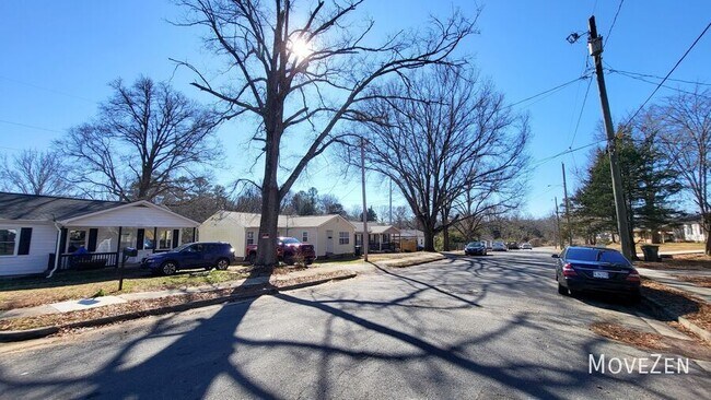 Building Photo - 333 Friendship Dr