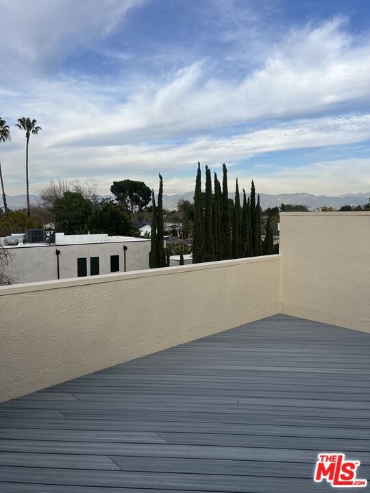 Building Photo - 11485 Moorpark St
