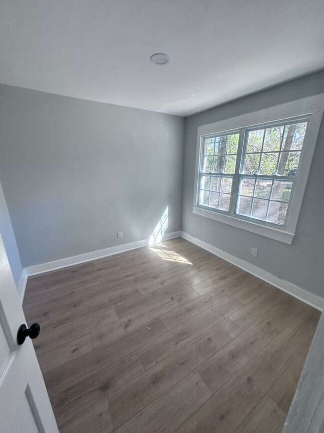 Building Photo - ***TWO WEEKS FREE*** Charming 2BR Home for Rent in Jacksonville – Prime Investment Opportunity!