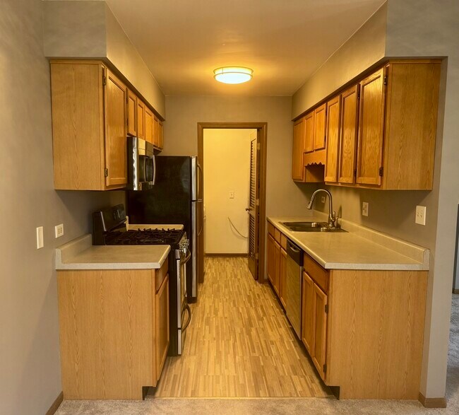 Building Photo - 1236 Sandhurst Ln