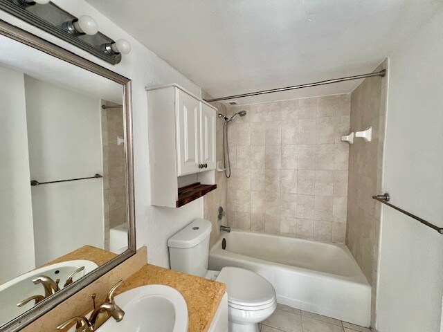 Building Photo - 2016 Bay Dr