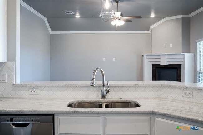 Building Photo - 8402 Platinum Dr