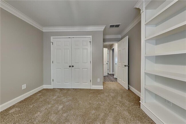Building Photo - 2522 Oak Bluff Dr