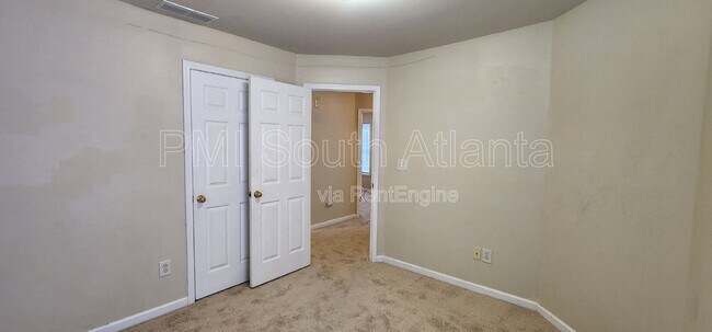 Building Photo - 7846 The Lakes Point