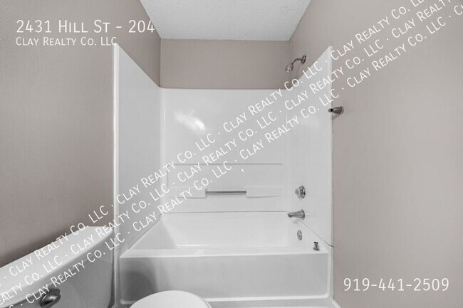 Building Photo - 2431 Hill St