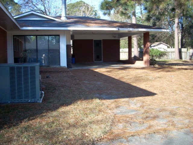 Building Photo - Located Off Macon Road!
