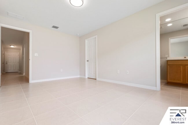 Building Photo - 16 Unimay Ct