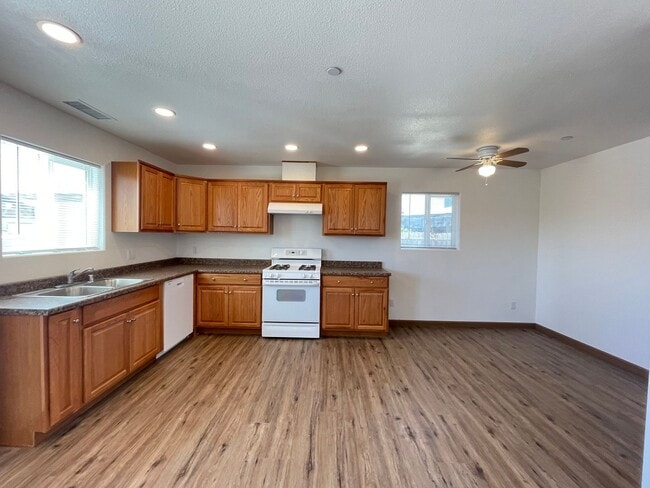 Building Photo - New 4bd/2b ADU in North East Lompoc!