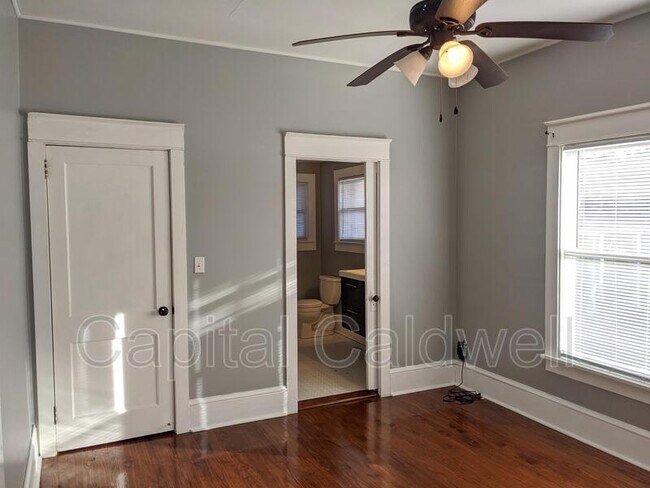 Building Photo - 304 E Hanna Ave