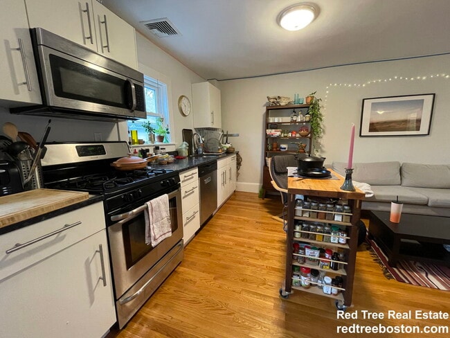 Building Photo - 7 Riverside Pl