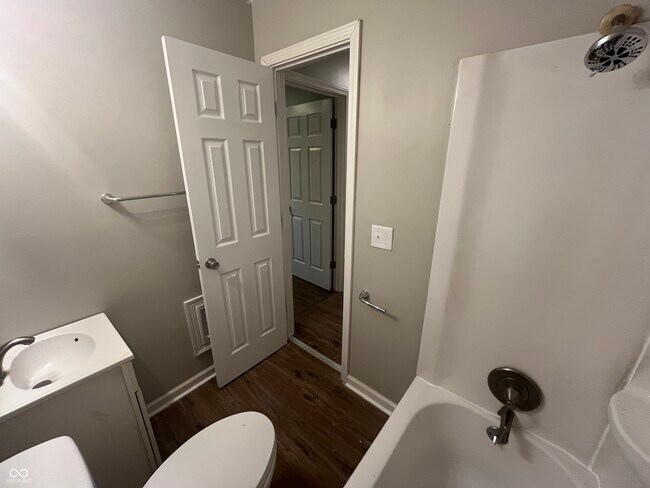 Building Photo - 6214 Eastridge Dr