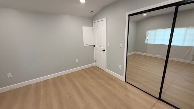 Building Photo - EPIC REA: Charming 2 Bed/ 1 Bath Home in O...