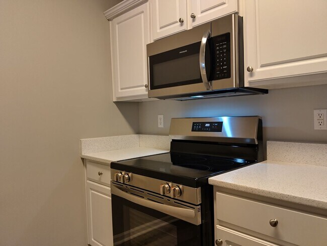 Building Photo - Condo in Braemar Creek! Available NOW!