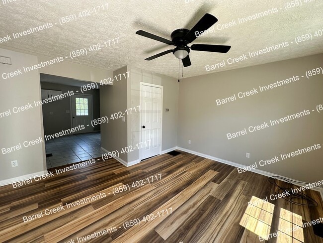Building Photo - 2-Bed, 1-Bath Townhome with Attached Garag...
