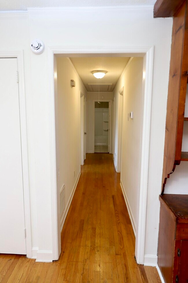 Building Photo - 1912 Dominion Dr