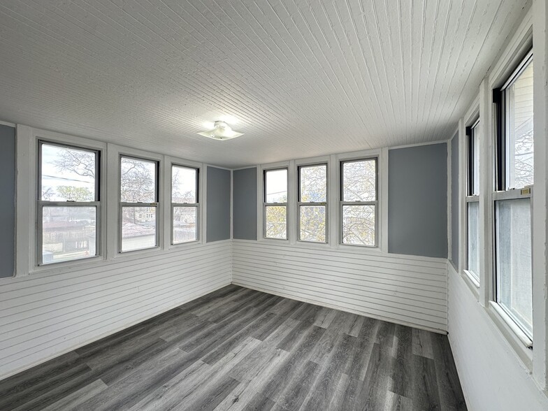 Building Photo - 215 S 10th Ave