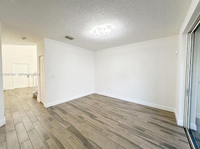 Building Photo - 202 Riverwalk Cir