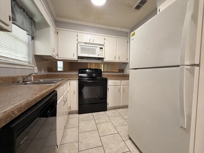 Building Photo - 125 Cumberland Ct