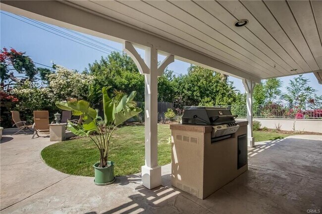 Building Photo - Charming 3-Bedroom Woodland Hills Home wit...