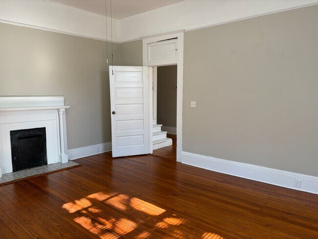 Building Photo - Beautiful Downtown Apartment