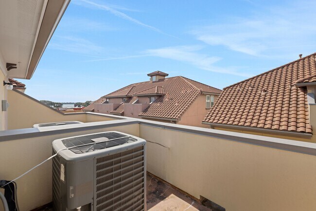 Building Photo - 12 Tassia Ln