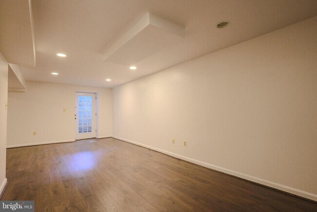 Building Photo - 6431 Brentford Dr