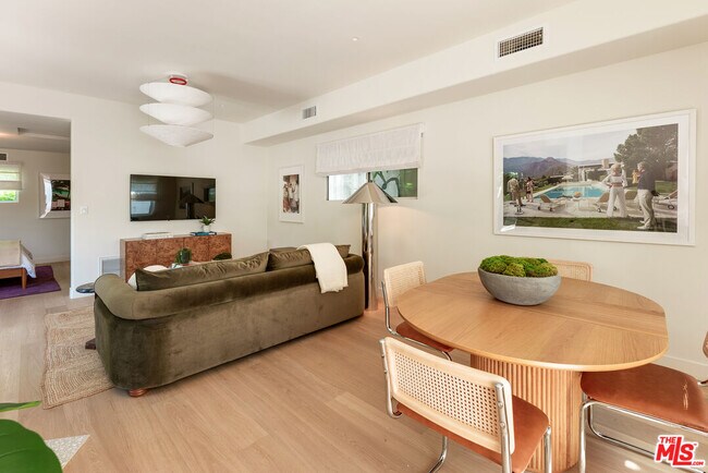 Building Photo - 8754 Dorrington Ave