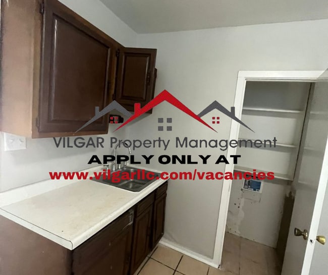 Primary Photo - 4926 Olcott Ave