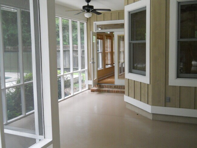 Building Photo - 4602 Ridgeview Cir
