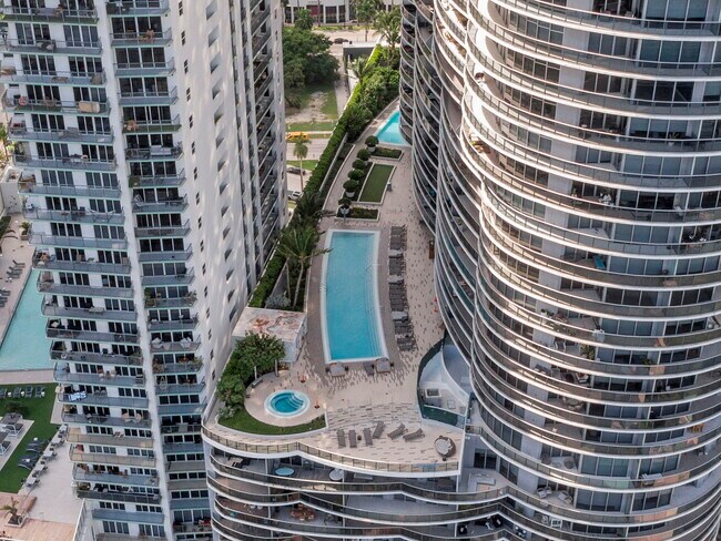 Building Photo - 488 NE 18th St