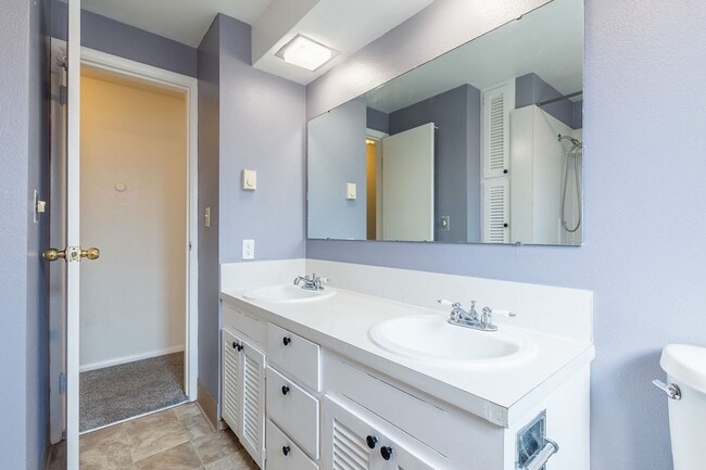 Building Photo - 2 Bedroom 1 Bathroom Unit Available Near BSU