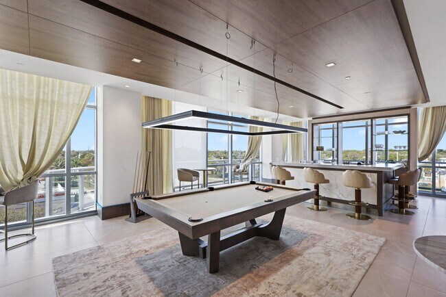 Building Photo - 220 Lake Shore Dr