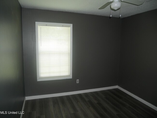 Building Photo - 5149 Gray Dr