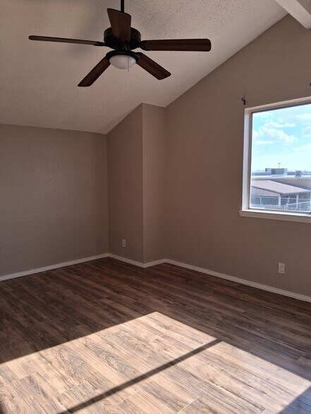 Building Photo - 3119 Voss Dr