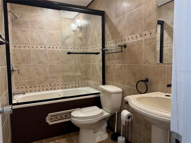 Building Photo - 5906 Birchwood Dr