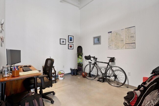 Building Photo - 700 N Washington Ave