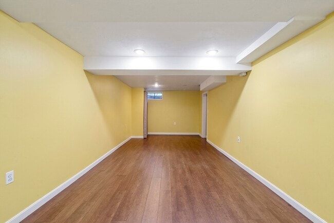 Building Photo - 731 Grove St
