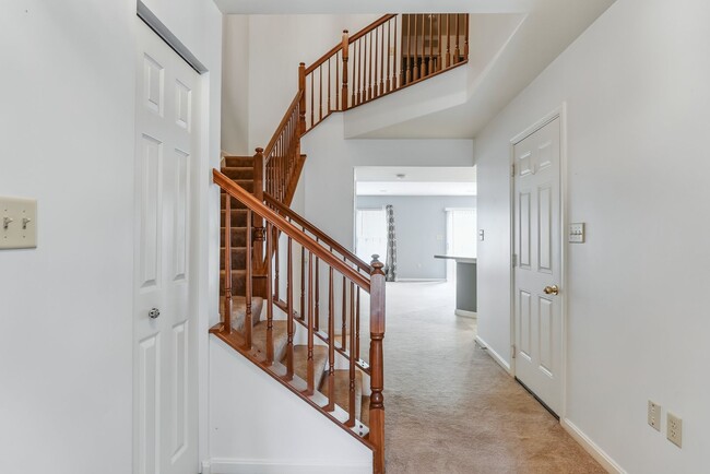 Building Photo - Three bedroom two and a half bathroom town...