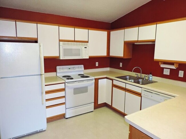 Building Photo - $1,195 | 2 Bedroom, 1 Bathroom Condo | Pet...