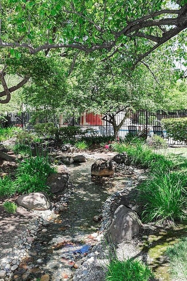 Building Photo - Beautiful and very Spacious 1BR 1BA Condo in Mountain View