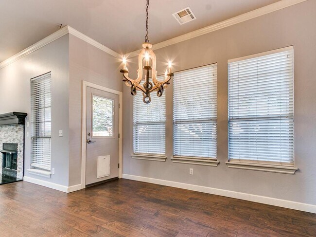 Building Photo - 17121 Kemble Ln