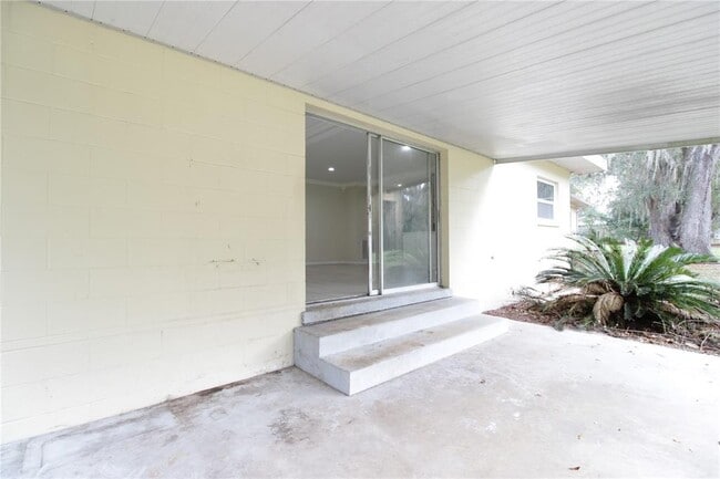 Building Photo - 10907 SW 24th Ave