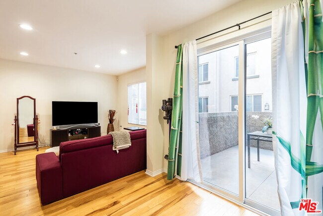 Building Photo - 6020 S Seabluff Dr