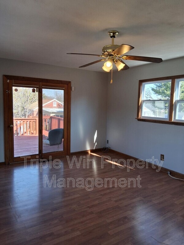 Building Photo - 313 Carthage Ave