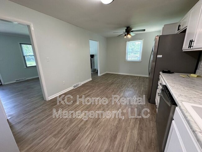 Building Photo - 7219 Ridge Ave