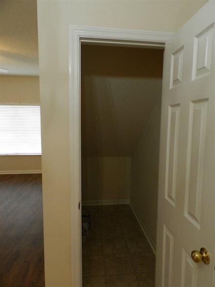 Building Photo - 2388 Parrot Ln