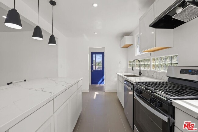 Building Photo - 4411 Victoria Park Dr