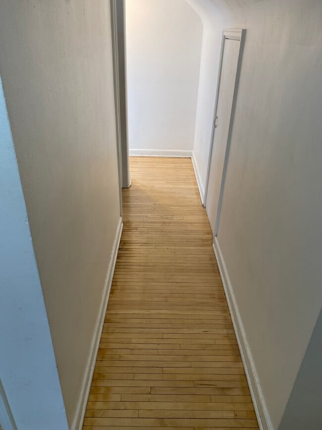 Building Photo - 229 Broadway St E