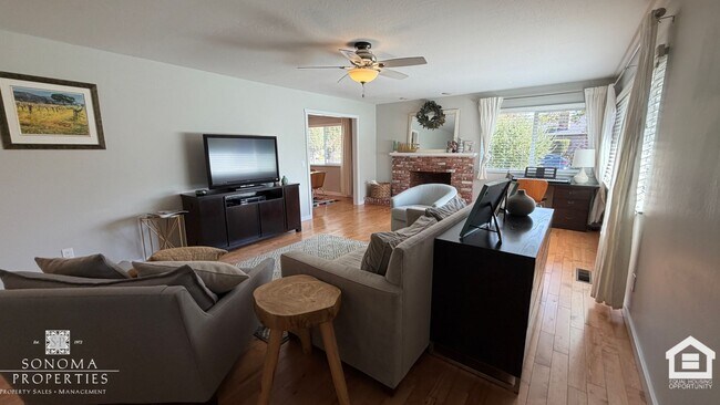 Building Photo - 626 White Briar Dr